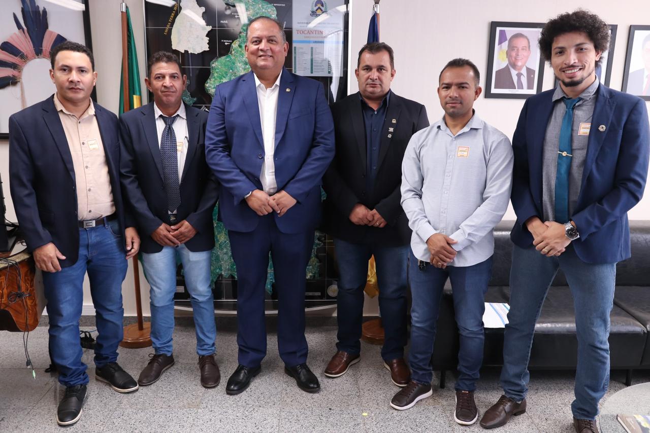 Comitiva Municipal em Brasília: Busca por Recursos e Desenvolvimento para Abreulândia